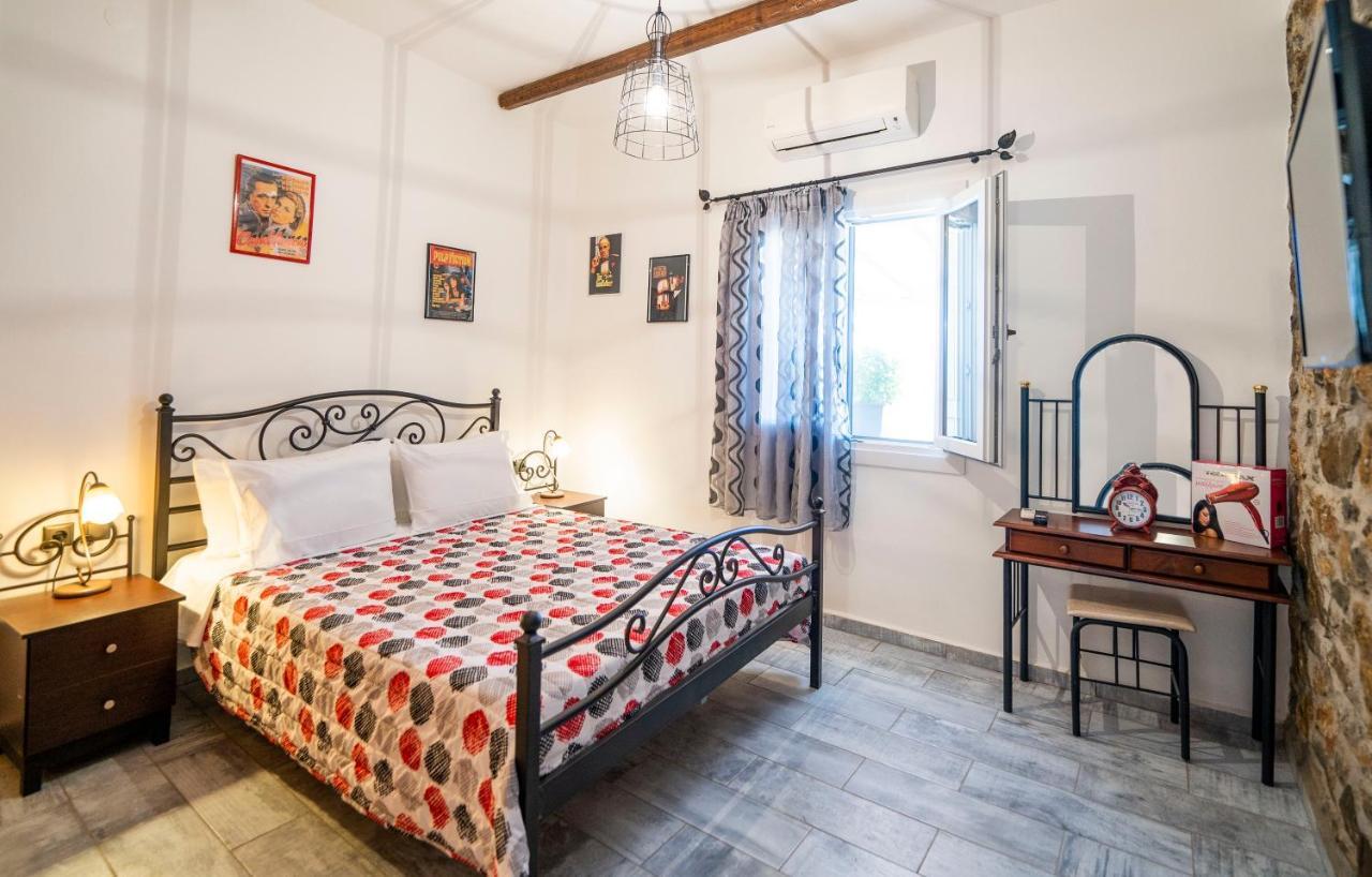 Flora'S Beach And Pool Villa In Syros Liaropa Exterior photo