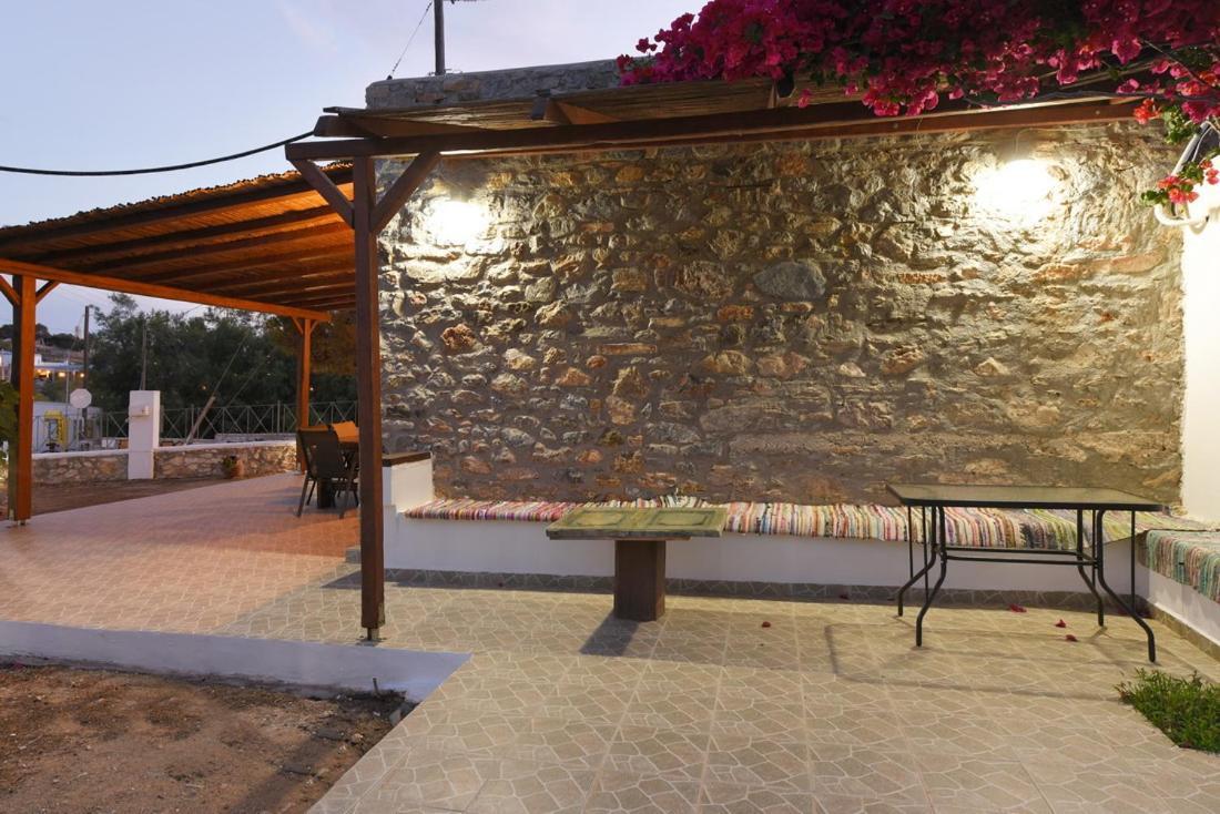 Flora'S Beach And Pool Villa In Syros Liaropa Exterior photo