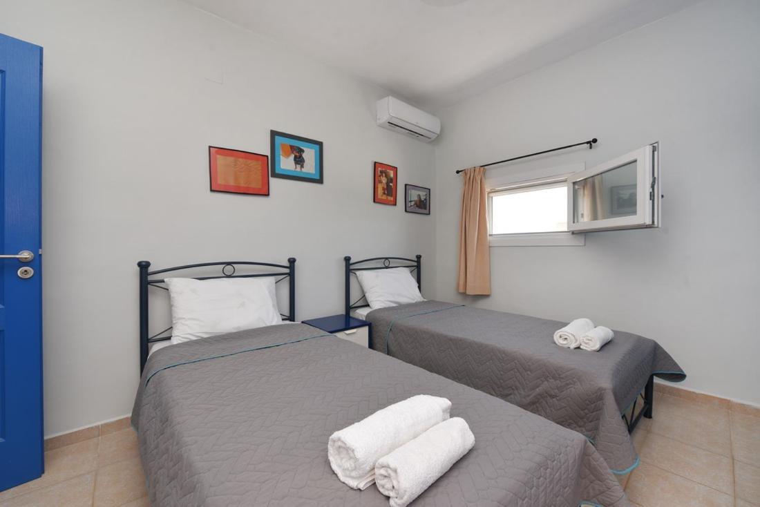 Flora'S Beach And Pool Villa In Syros Liaropa Exterior photo