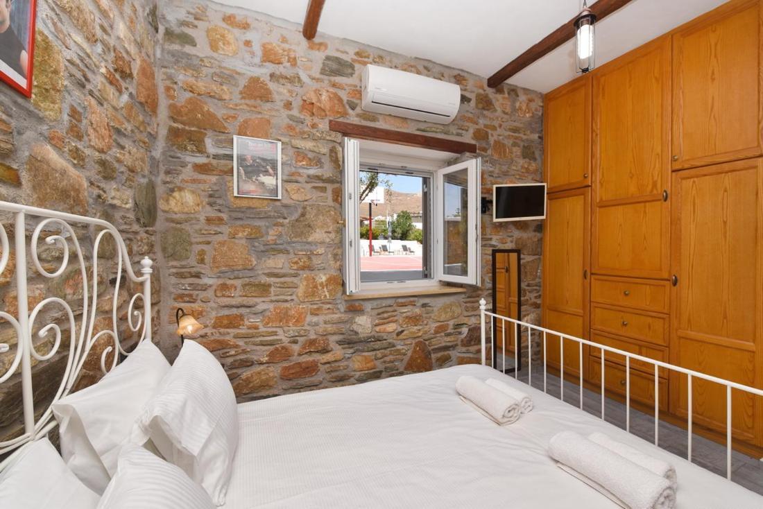 Flora'S Beach And Pool Villa In Syros Liaropa Exterior photo