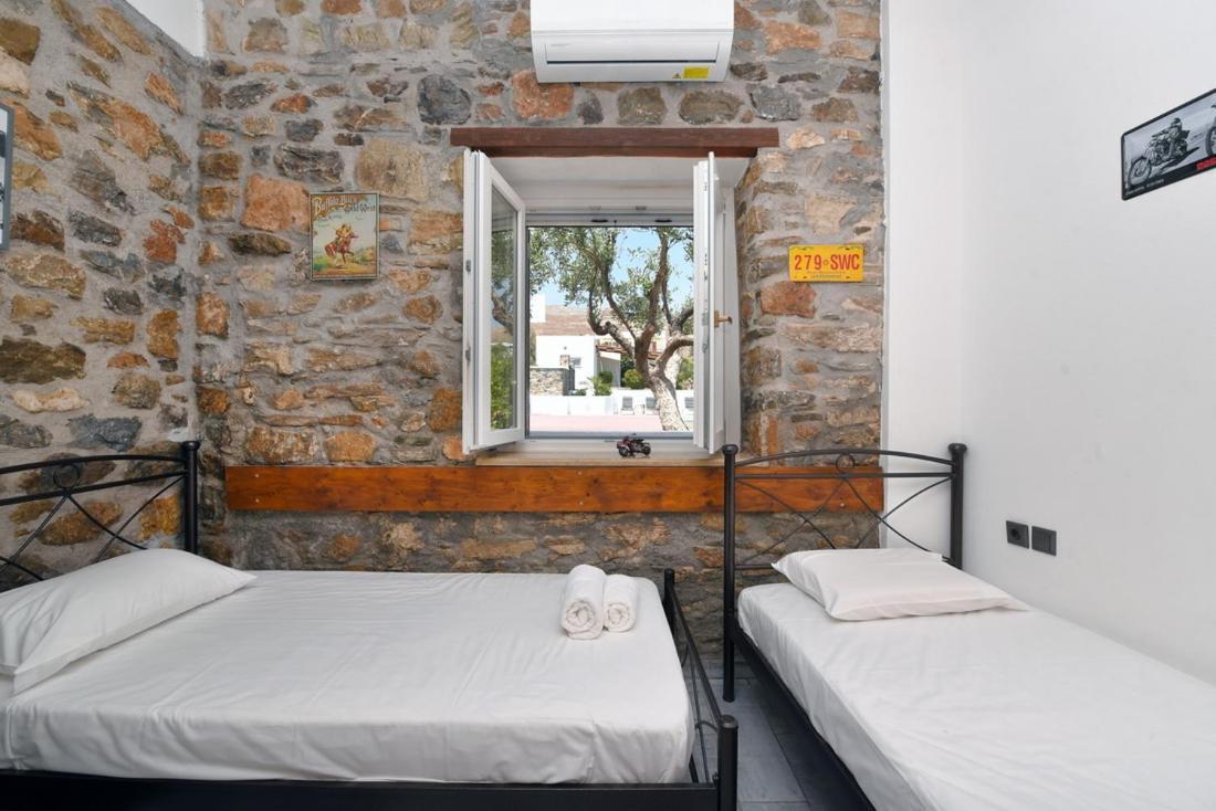 Flora'S Beach And Pool Villa In Syros Liaropa Exterior photo
